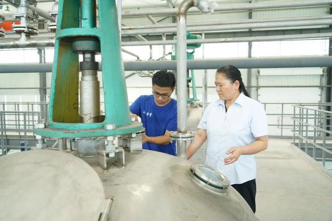 甄曰菊 從企業(yè)決策者到科技工作者的華麗轉(zhuǎn)身，點(diǎn)亮生物基材料的綠色未來